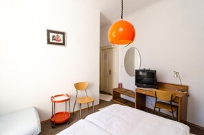 1 habitación, tabla de planchar con plancha, wifi y ropa de cama 