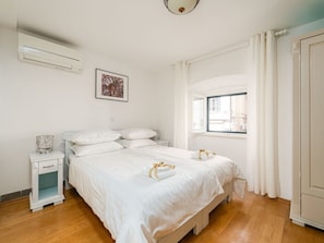 1 chambre, fer et planche à repasser, accès à Internet, literie fournie