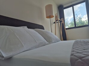2 bedrooms, Internet, bed sheets - Apartment Mia - Two-Bedroom Apartment with Balcony and Sea View (Dubrovnik)