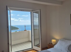 2 bedrooms, Internet, bed sheets - Apartment Mia - Two-Bedroom Apartment with Balcony and Sea View (Dubrovnik)
