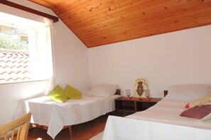 3 bedrooms, internet, bed sheets