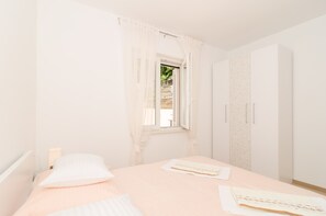 1 bedroom, WiFi, bed sheets