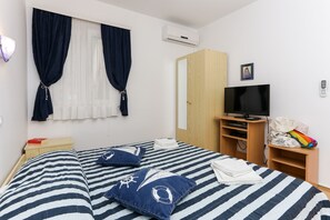 1 bedroom, iron/ironing board, WiFi, bed sheets