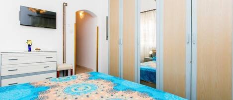 1 bedroom, WiFi, bed sheets