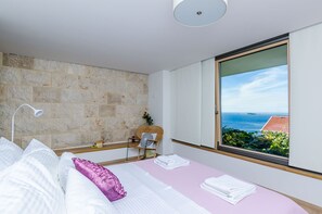 6 bedrooms, iron/ironing board, internet, bed sheets