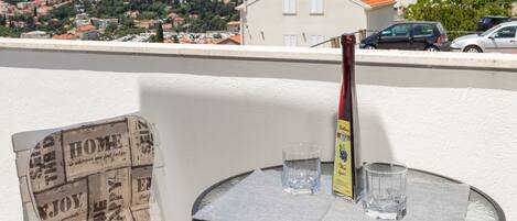 تناول الطعام بالخارج