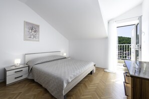 1 soverom, strykejern/-brett, internettilgang og sengetøy