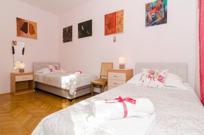2 bedrooms, iron/ironing board, free WiFi, bed sheets