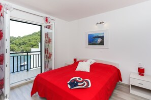 1 bedroom, Internet, bed sheets - Apartments Posta - Deluxe One-Bedroom Apartment with Balcony and Sea View (Saplunara)