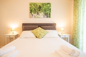 1 bedroom, iron/ironing board, WiFi, bed sheets - Apartments Mijajov Dvor-Double Room with Balcony and Sea view (#4) (ST) (Sumartin)