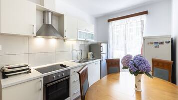 Fridge, oven, dishwasher, toaster