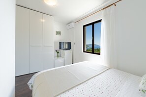 1 habitación, tabla de planchar con plancha, internet y ropa de cama 