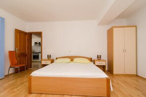 1 bedroom, WiFi, bed sheets