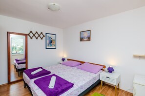 1 bedroom, iron/ironing board, Internet, bed sheets - Apartments & Rooms Mihajica- Double or Twin Room with Balcony and Sea View (Cavtat)