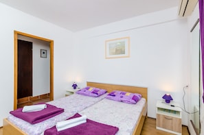 1 bedroom, iron/ironing board, internet, bed sheets
