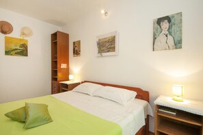 2 bedrooms, iron/ironing board, free WiFi, bed sheets