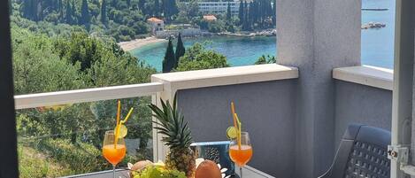 تناول الطعام بالخارج