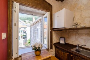 Interior - Eddie Sea View Rooms - Double Room with Street View (1) (Dubrovnik)