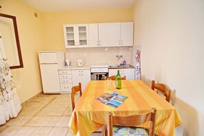 Kühlschrank, Ofen, Herdplatte