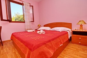 2 bedrooms, free WiFi, bed sheets