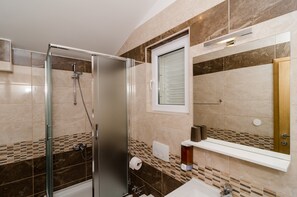 Bathtub, hair dryer, towels