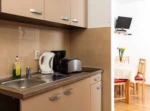 Fridge, stovetop, coffee/tea maker, toaster