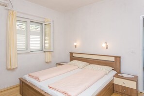 1 Schlafzimmer, kostenloses Internet, Bettwäsche
