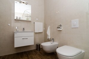 Hair dryer, towels - LUV Luxury Apartments - Standard Studio with Balcony and Sea View (Dubrovnik)