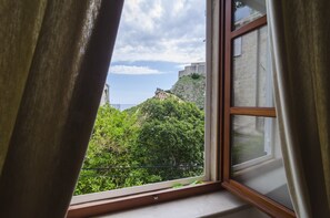 Interior - Rooms Lovrijenac -Twin or Double Room with Sea View (3) (Dubrovnik)