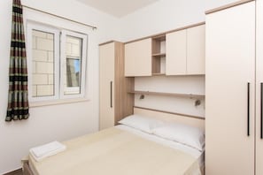 3 chambres, fer et planche à repasser, Wi-Fi, draps fournis