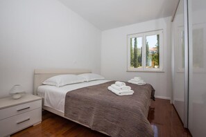 2 chambres, fer et planche à repasser, accès au Wi-Fi (inclus)