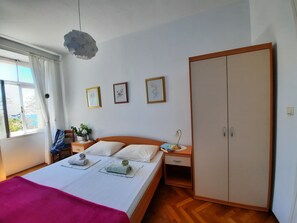 2 bedrooms, iron/ironing board, WiFi, bed sheets