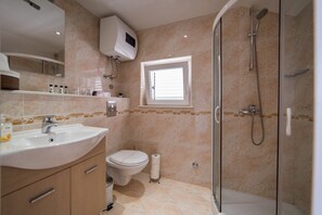 Hair dryer, towels - Rooms Raic - Studio Apartment (Olive) (Dubrovnik)