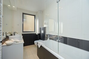 Bathtub, hair dryer, towels