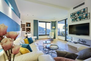 TV, fireplace - Dubrovnik Deluxe Blue Bayou - Luxury Two Bedroom Apartment with Sea view (Dubrovnik)