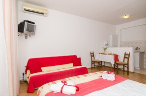WiFi, bed sheets