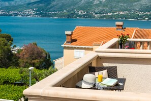 تناول الطعام بالخارج