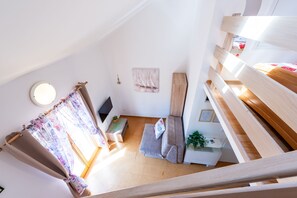 تل�فزيون بشاشة مسطحة