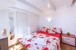 واي فاي مجانًا وملاءات أسرّة