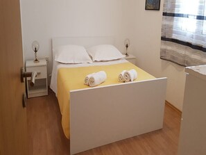 3 chambres, fer et planche à repasser, Wi-Fi, literie fournie