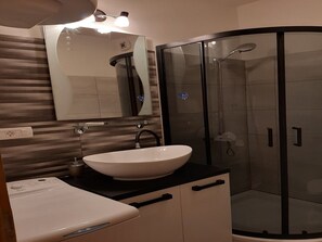 Baignoire, serviettes fournies
