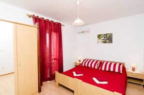 1 habitación, tabla de planchar con plancha, wifi y ropa de cama 