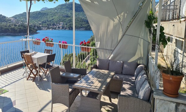 Outdoor dining - Apartments Matea - Studio with Sea View (Stikovica)