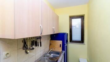 Fridge, coffee/tea maker, cookware/dishes/utensils