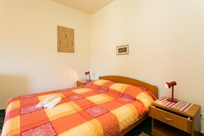 2 quartos, ferros/tábuas de passar roupa, Wi-Fi, roupa de cama