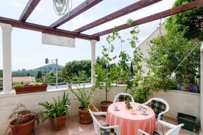 Outdoor dining - Apartments Mamma Mia- Superior One Bedroom Apartment with Terrace (Mlini)