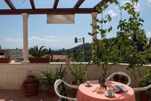Outdoor dining - Apartments Mamma Mia- Superior One Bedroom Apartment with Terrace (Mlini)