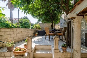   屋外ダイニングエリア