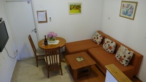 Flat-screen TV - Wild Orange - One-Bedroom Apartment with Terrace (Dubrovnik)