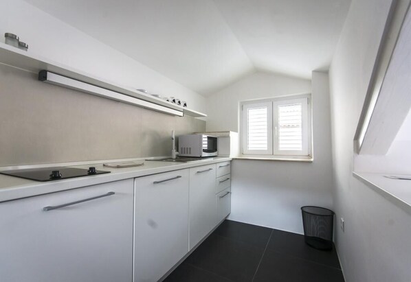 Fridge, microwave